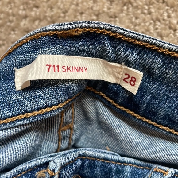Levi’s 711 Skinny Jean - Picture 4 of 4